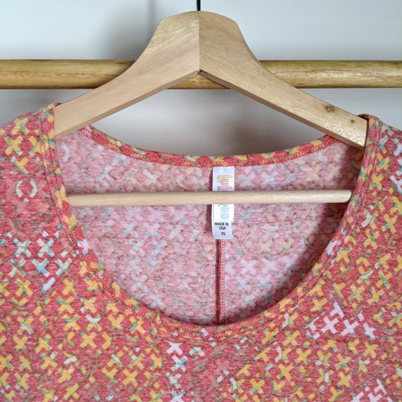 LuLaRoe Crosshatch Pattern Perfect Tee - Picture 2 of 5
